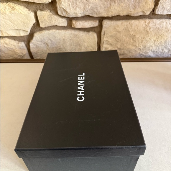 CHANEL Pink Velvet Slide Sandals with Chain and CC Logo - Picture 10 of 10